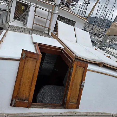 船上ホテル Bateau De Legende *