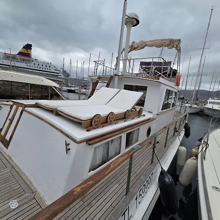 Bateau De Legende Πλωτό κατάλυμα *