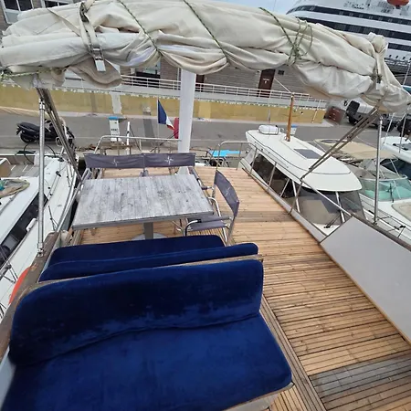 Πλωτό κατάλυμα Bateau De Legende